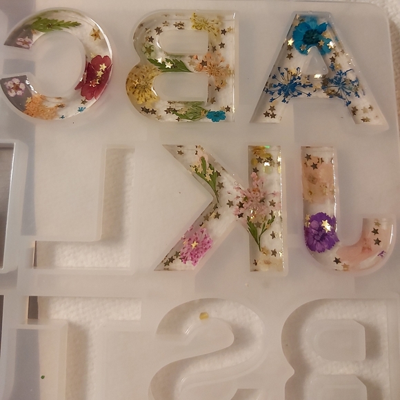 Initial Resin Keychain - Picture 2 of 2